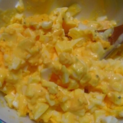 ゆで卵ってだいたい細かく刻んじゃうので、これは楽でいいですね。お味も変わらず！素敵な時短レシピ　ありがとうございました。